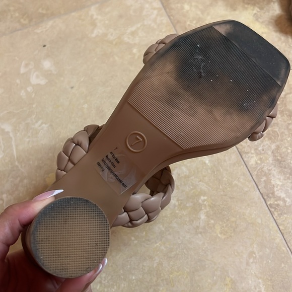 💕Cute summer sandal heels💕 - Picture 3 of 4